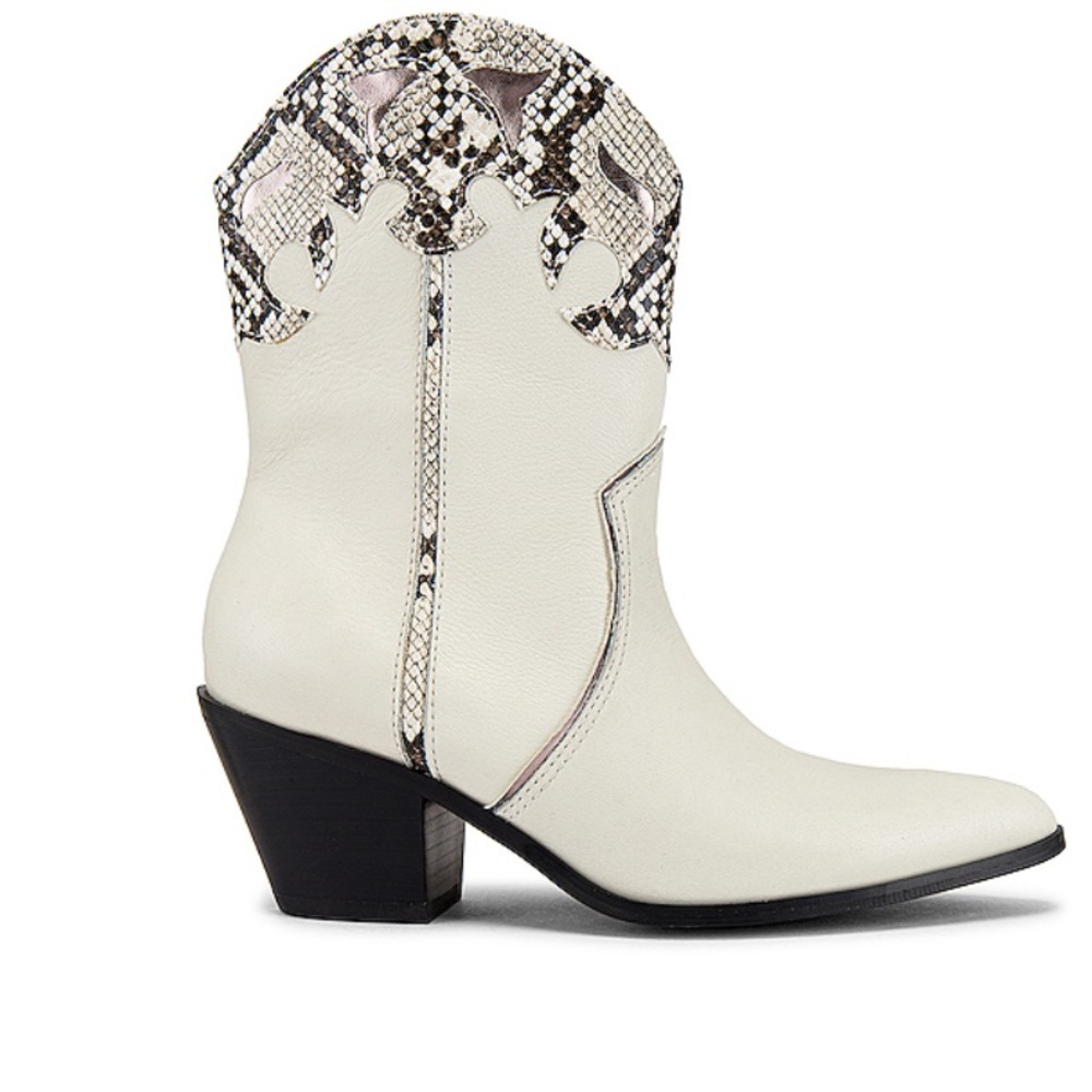 Steve Madden Howdy Boots in white leather